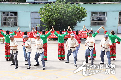 父親節情暖康養中心 載歌載舞傳遞關愛，健康守護從心出發